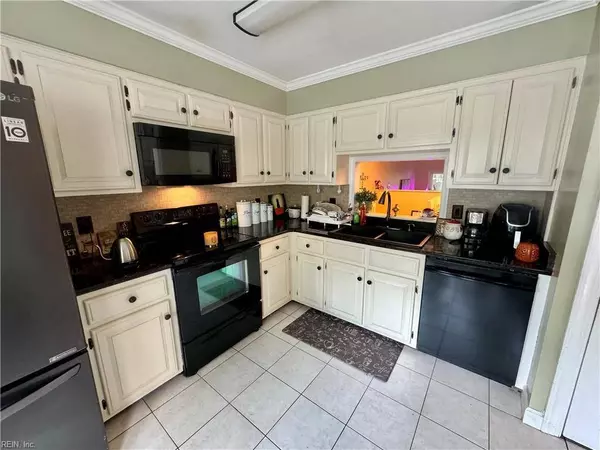 8 Colonies LNDG, Hampton, VA 23669