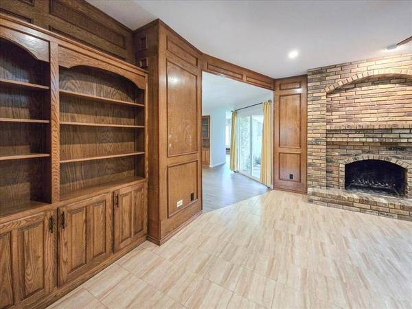 903 Bucknell Drive, Arlington, TX 76012