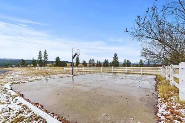 316142 Highway 2 Hwy, Elk, WA 99009