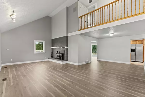 316142 Highway 2 Hwy, Elk, WA 99009