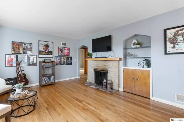 2504 S 48th Street, Omaha, NE 68106