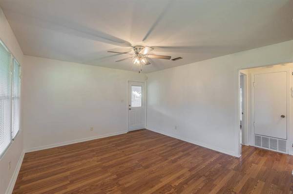 6040 Sundown Drive, Fort Worth, TX 76114