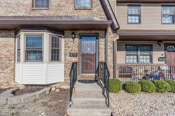 6 Village Green Way, Hazlet, NJ 07730