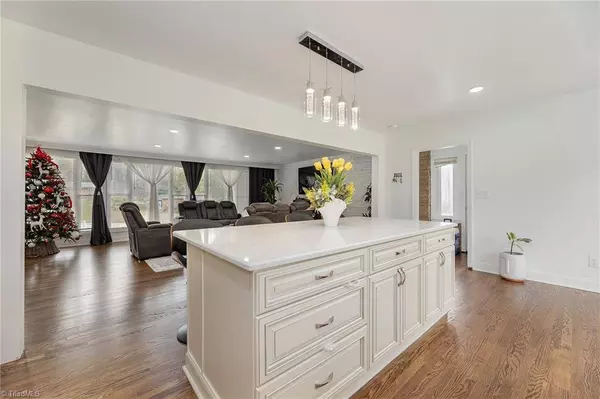 124 Orville DR, High Point, NC 27260