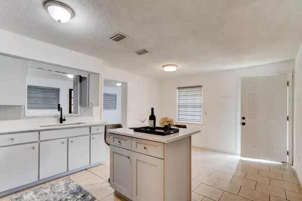 1370 WRIGHT ST, Daytona Beach, FL 32117