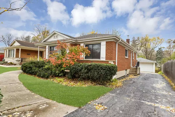 928 S Monroe ST, Hinsdale, IL 60521