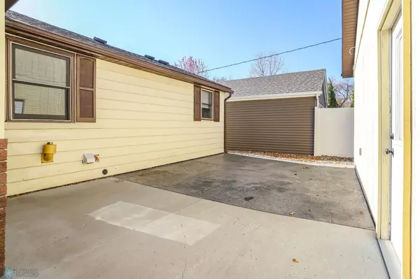 106 5th AVE W, Fargo, ND 58078