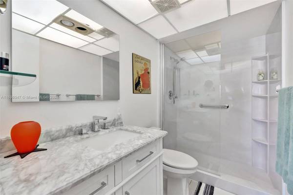 2200 Diana Dr #317, Hallandale Beach, FL 33009