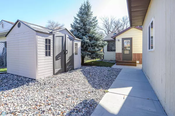 106 5th AVE W, Fargo, ND 58078