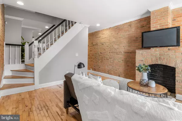 1120 W CROSS ST, Baltimore, MD 21230