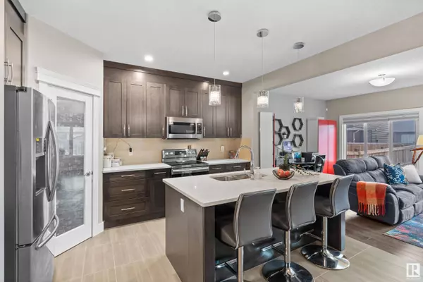 6009 168 AV NW, Edmonton, AB T5Y 3S6