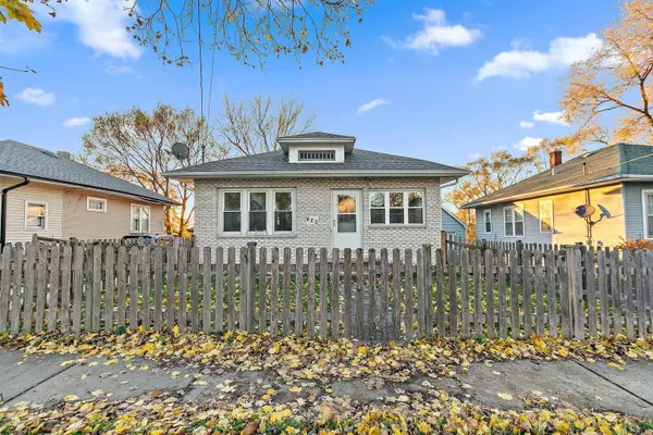 620 Raymond ST, Elgin, IL 60120