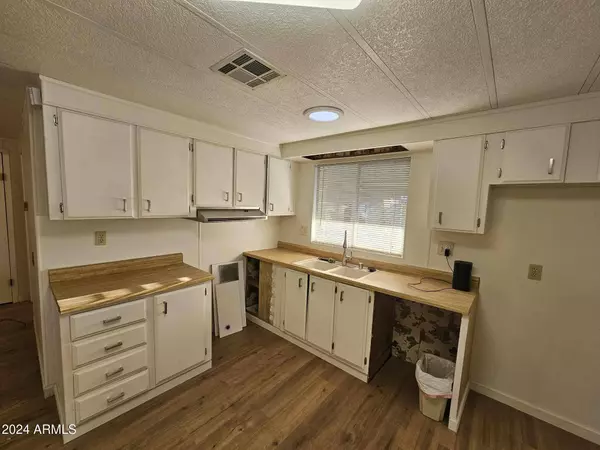 8961 E MICHIGAN Avenue, Sun Lakes, AZ 85248