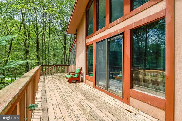 205 BUCKSKIN WAY, Pocono Pines, PA 18350