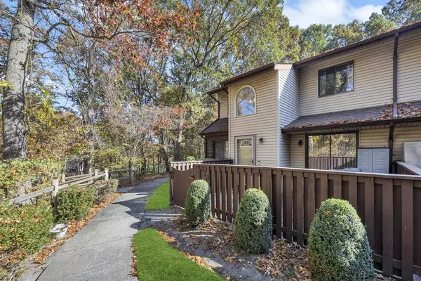 337 Woodland Ct, Coram, NY 11727-3625