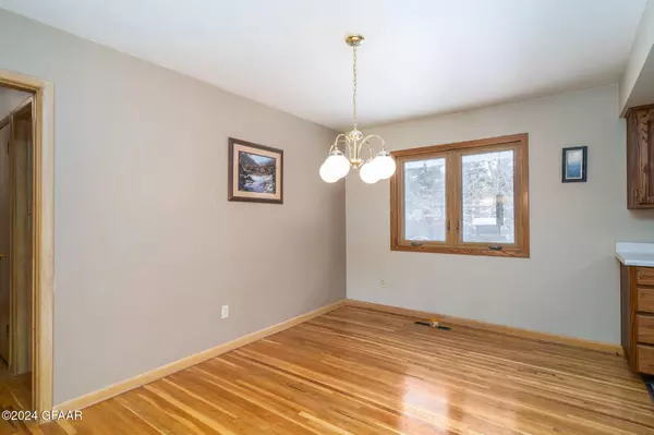 824 19TH ST NW, East Grand Forks, MN 56721