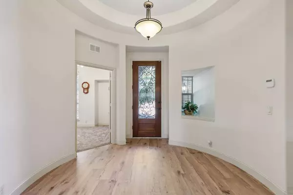 108 Ridgewood Drive, Euless, TX 76039