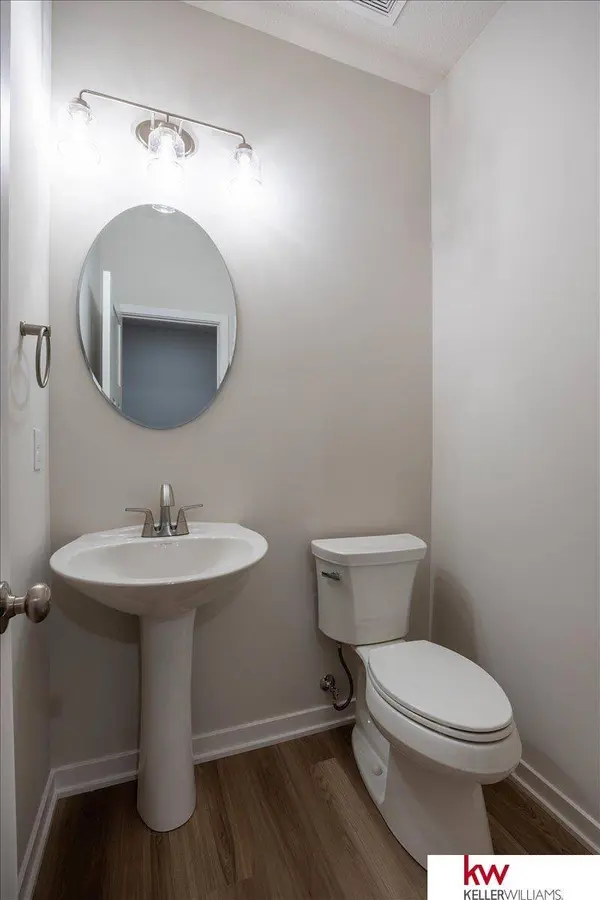 7928 N 93 Street, Omaha, NE 68122