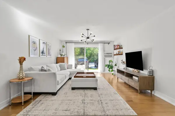 200 Willow LN #C119, Willow Springs, IL 60480