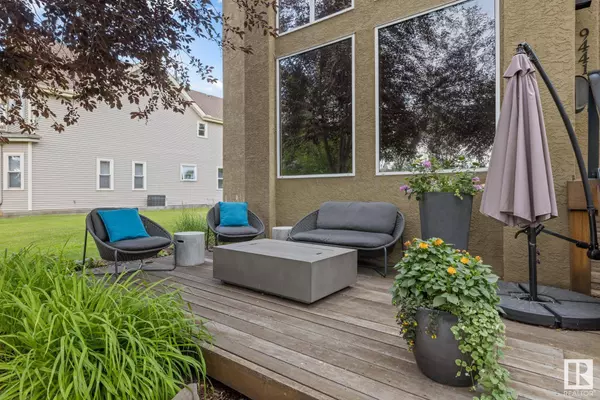 9441 101 ST NW, Edmonton, AB T5K 0W5