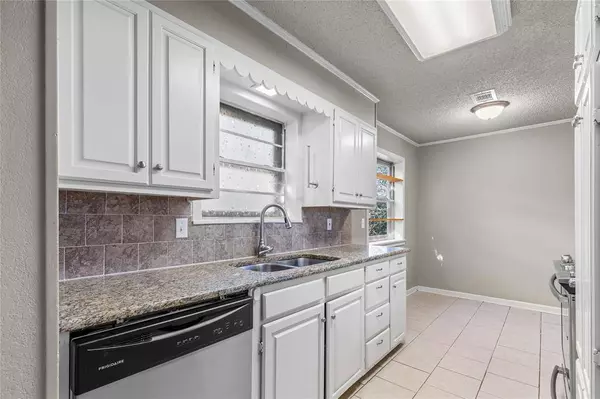 2207 E Alma Avenue, Sherman, TX 75090