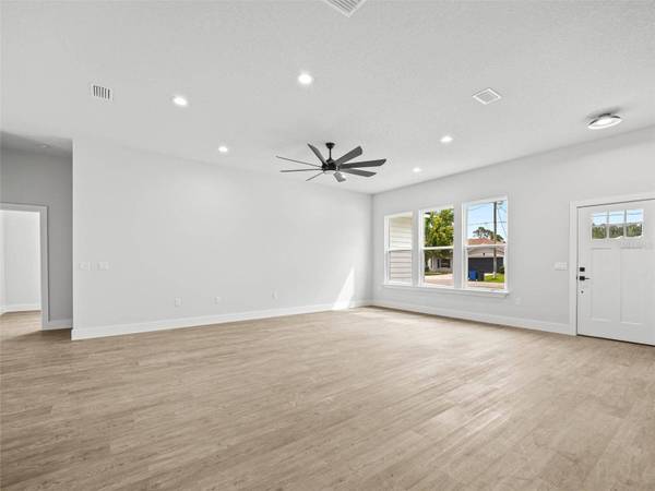 8 WHEELING LN, Palm Coast, FL 32164