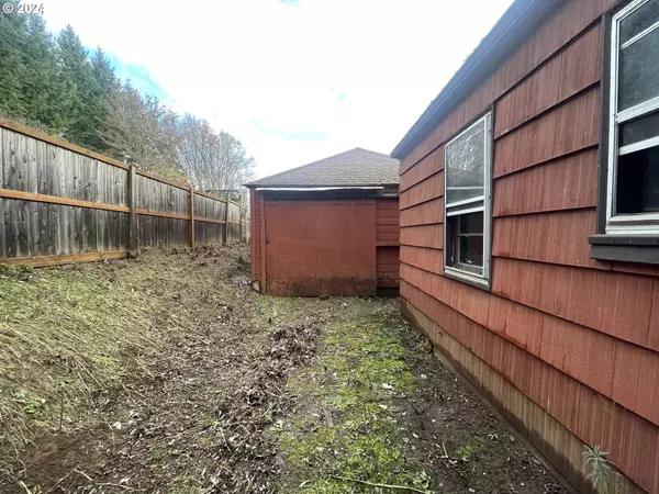 772 NE C ST, Willamina, OR 97396