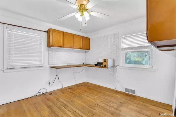 25665 MACKINAC Street, Roseville, MI 48066