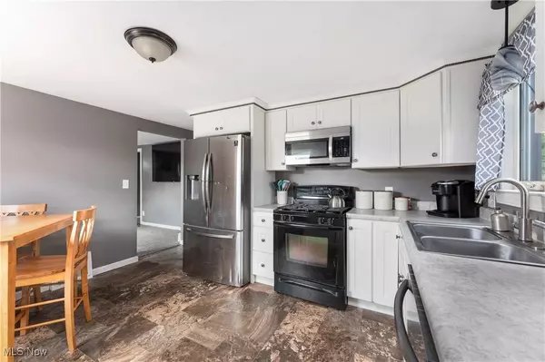 2332 Candell AVE SW, Massillon, OH 44646