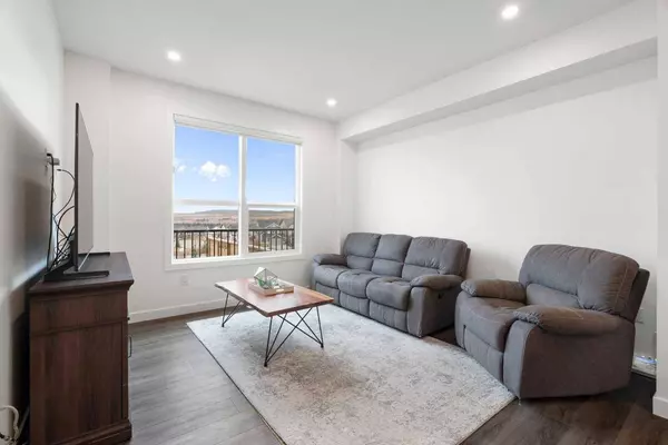 64 Heritage LN, Cochrane, AB T4C 3A6