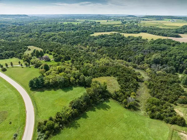 240 Thunder Bay Road, Galena, IL 61036