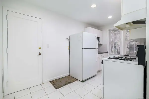 2475 Summer Street #APT 1H, Stamford, CT 06905