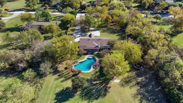 5304 Hidden Oaks Lane, Arlington, TX 76017