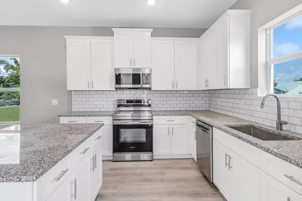 1594 Blue Lake CIR, Punta Gorda, FL 33983