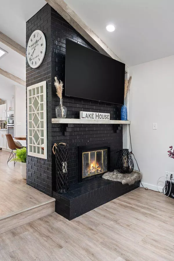 1702 Sunnyslope DR, Crown Point, IN 46307