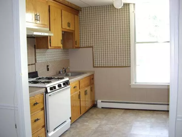 96 E 9th St, Clifton City, NJ 07011