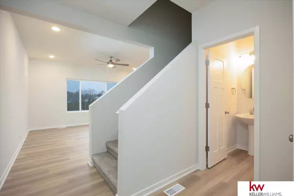 7928 N 93 Street, Omaha, NE 68122