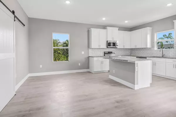 1594 Blue Lake CIR, Punta Gorda, FL 33983