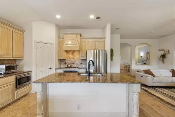 108 Ridgewood Drive, Euless, TX 76039