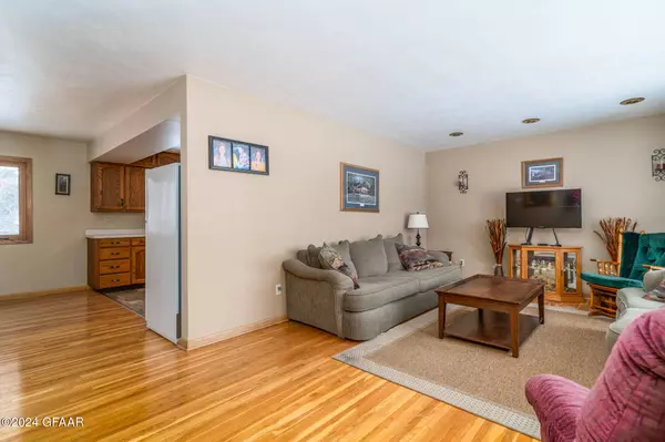 824 19TH ST NW, East Grand Forks, MN 56721