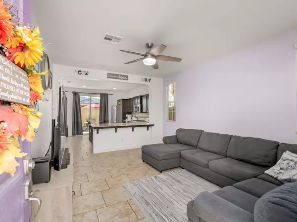 1384 Royalty Way, Clovis, CA 93619