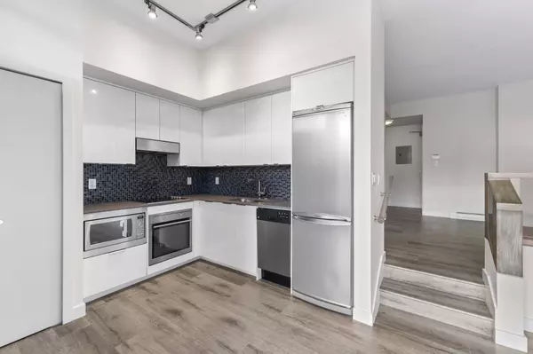 E 12TH AVE #401, Vancouver, BC V5T 0C7