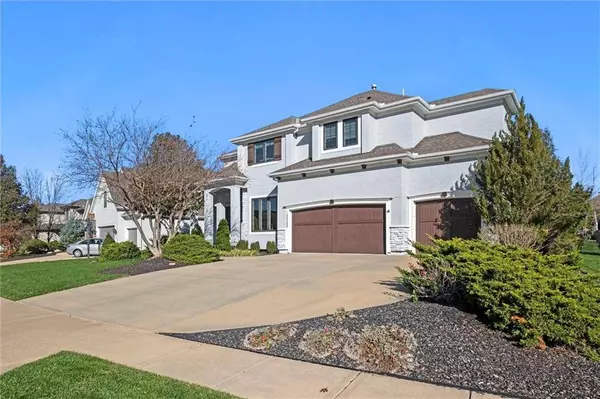 12322 W 164th TER, Overland Park, KS 66221