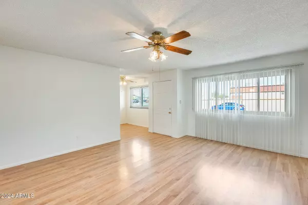 9523 W NORTH Lane #B, Peoria, AZ 85345