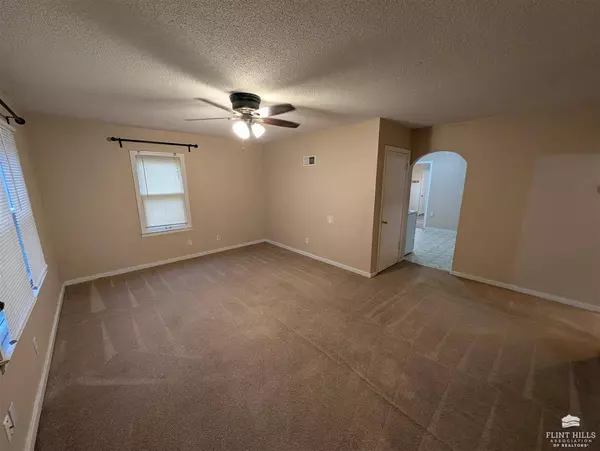 523 Bertrand ST, Manhattan, KS 66502