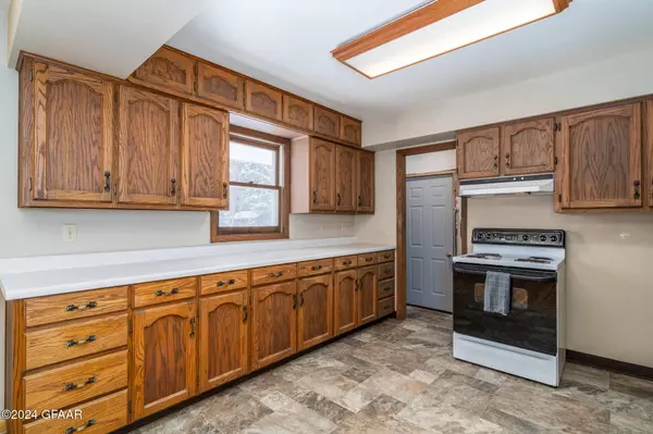 824 19TH ST NW, East Grand Forks, MN 56721