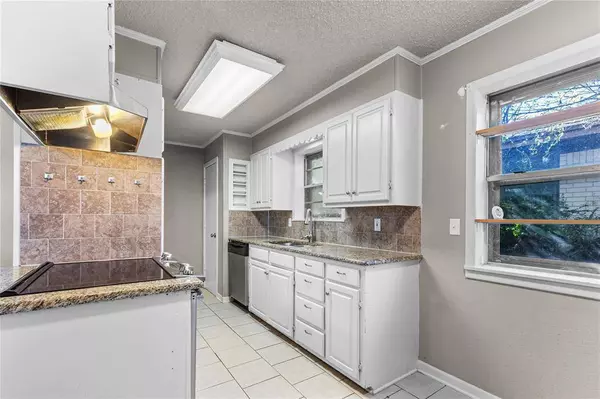 2207 E Alma Avenue, Sherman, TX 75090