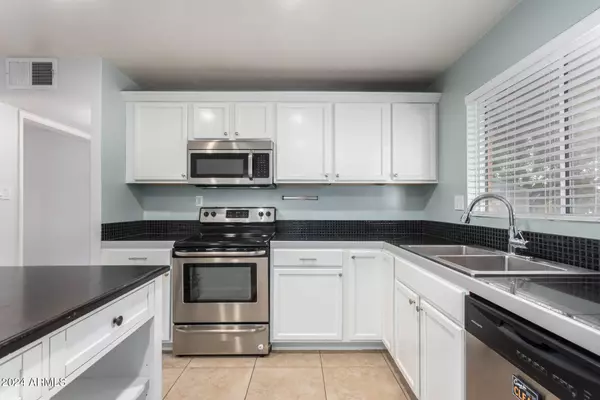 8332 N 6TH Street, Phoenix, AZ 85020