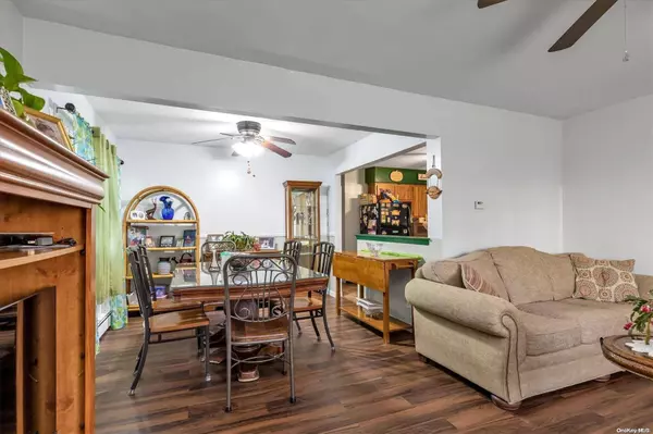 72 Althouse AVE, East Rockaway, NY 11518