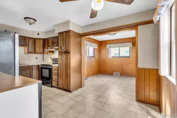 25665 MACKINAC Street, Roseville, MI 48066